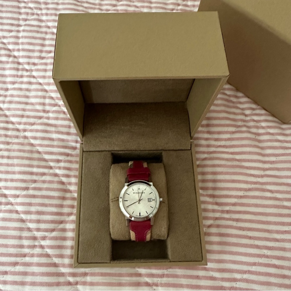 Burberry Gold Logo Box